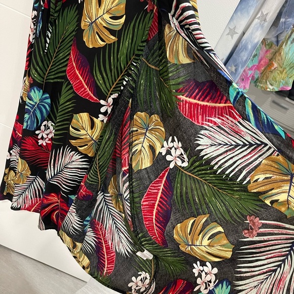 Cod shoulder dress it’s a summer dress size M Only use it ones - Picture 4 of 6